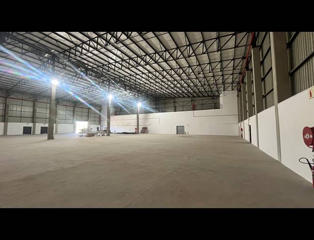 3,743M² WAREHOUSE TO LET IN SPARTAN